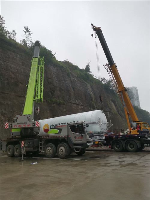 甘肃“不怕风雨冻”—— 吊车的 “恶劣环境适应” 技术